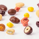 Früchte & Nussstücke in Schokolade