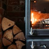 Brennholz, Pellets & Anzünder für Zuhause